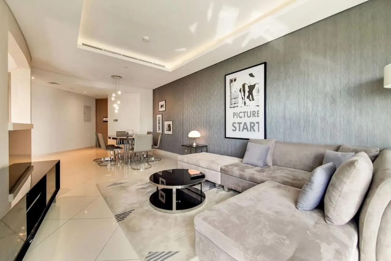 Damac Paramount B - Beautiful Three Bedroom Dubai Apartment