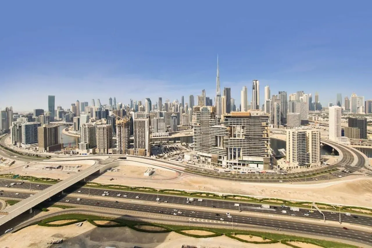 Damac Paramount B - Beautiful Three Bedroom Dubai Apartment